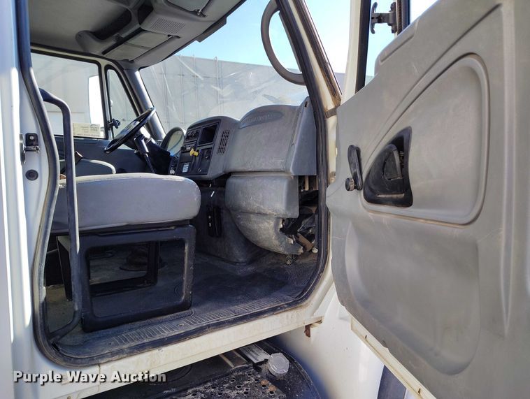 image for item DT0962 2007 International 4300 water truck