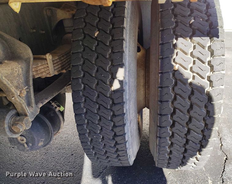 image for item DT0962 2007 International 4300 water truck