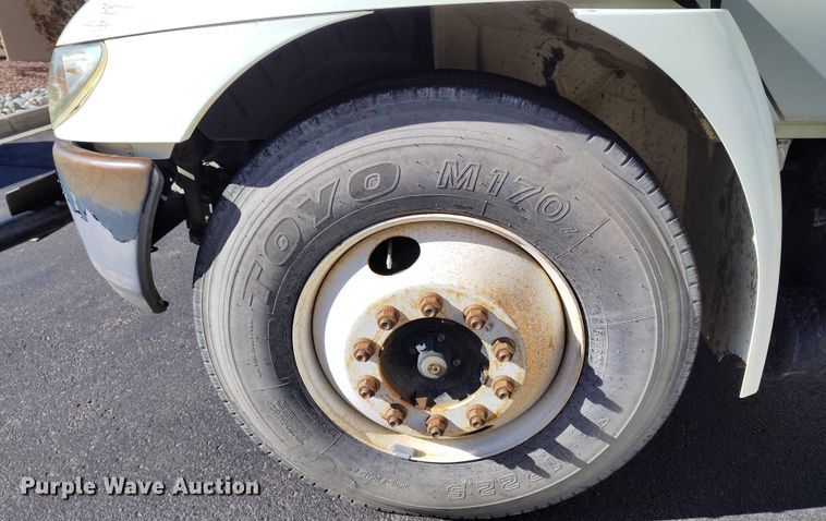 image for item DT0962 2007 International 4300 water truck