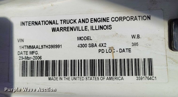 image for item DT0962 2007 International 4300 water truck