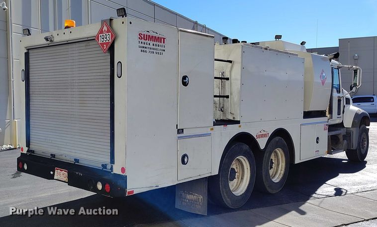 image for item DT0965 2007 Mack CTP713 fuel / lube truck