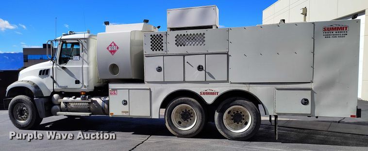 image for item DT0965 2007 Mack CTP713 fuel / lube truck