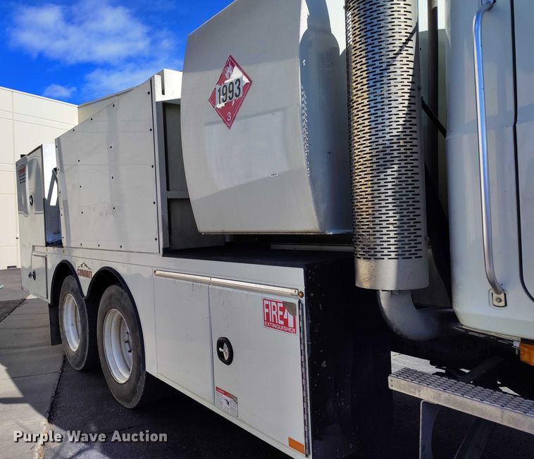 image for item DT0965 2007 Mack CTP713 fuel / lube truck