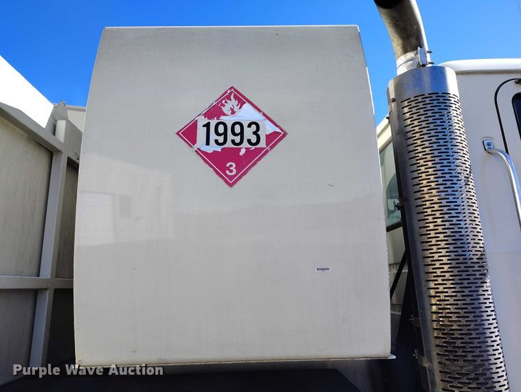 image for item DT0965 2007 Mack CTP713 fuel / lube truck