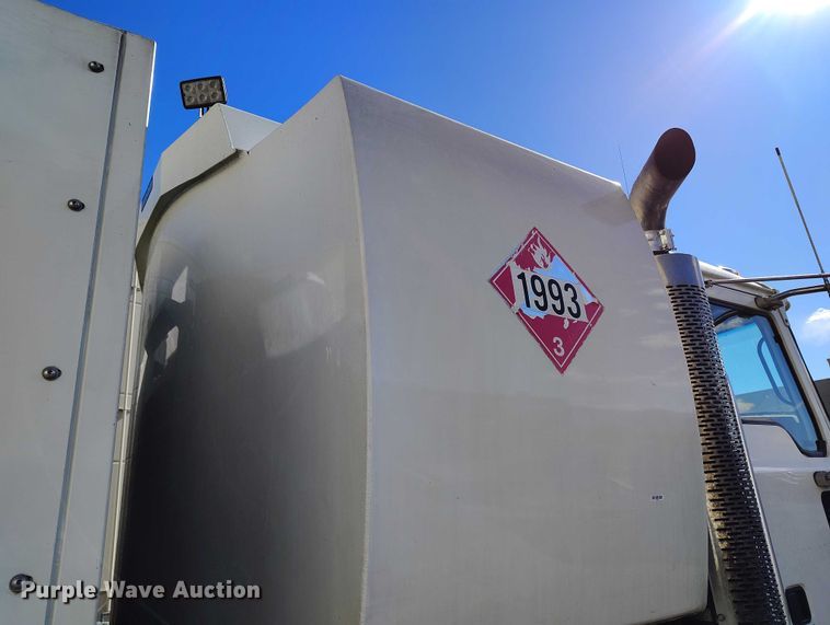 image for item DT0965 2007 Mack CTP713 fuel / lube truck