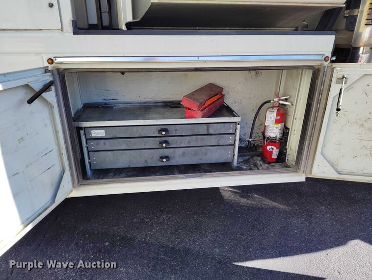 image for item DT0965 2007 Mack CTP713 fuel / lube truck