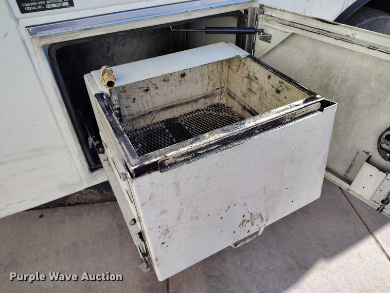 image for item DT0965 2007 Mack CTP713 fuel / lube truck