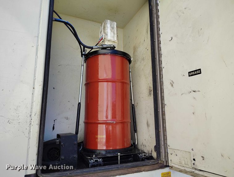 image for item DT0965 2007 Mack CTP713 fuel / lube truck