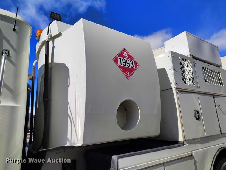 image for item DT0965 2007 Mack CTP713 fuel / lube truck