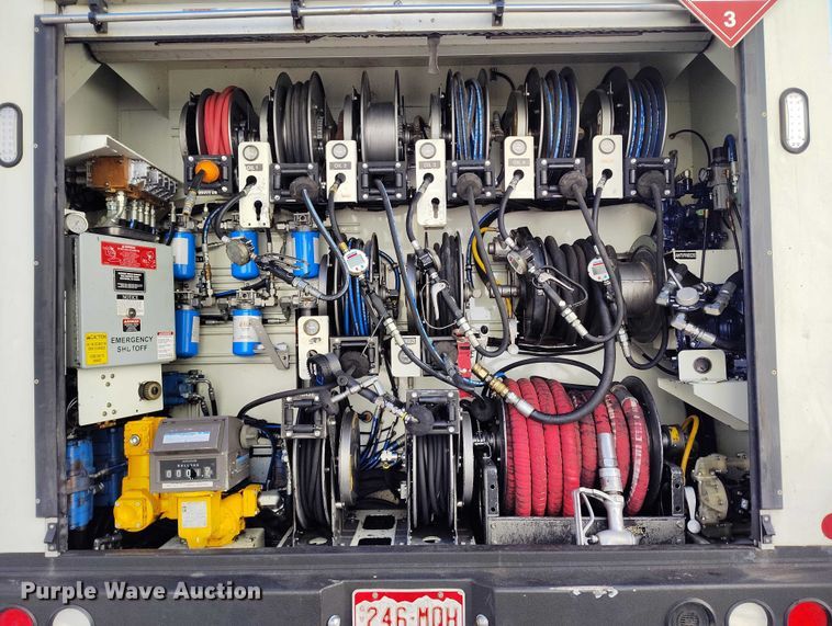 image for item DT0965 2007 Mack CTP713 fuel / lube truck