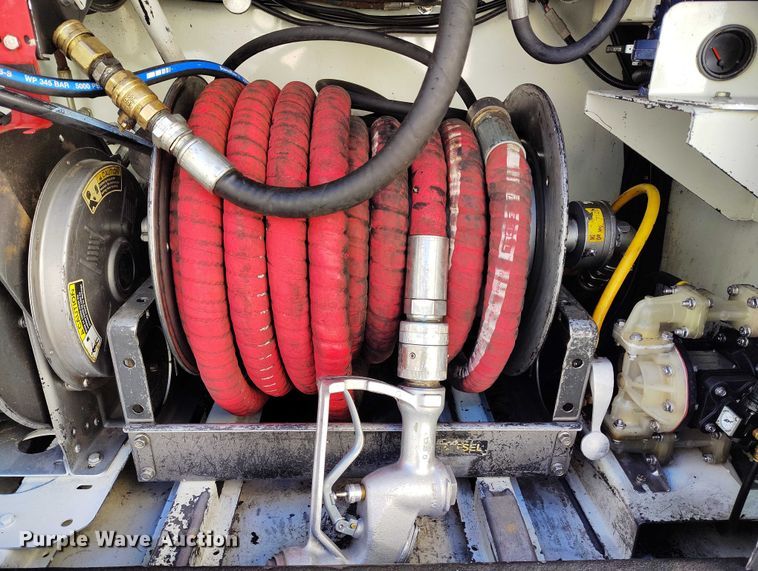 image for item DT0965 2007 Mack CTP713 fuel / lube truck