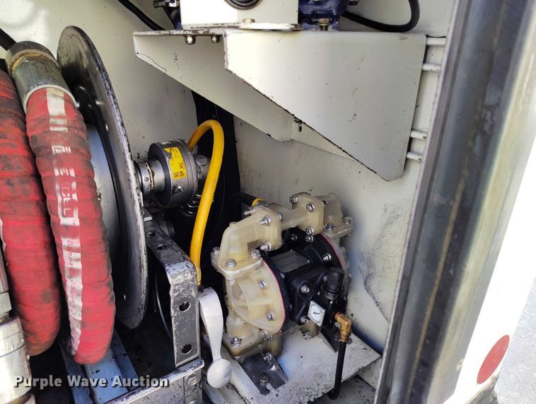 image for item DT0965 2007 Mack CTP713 fuel / lube truck