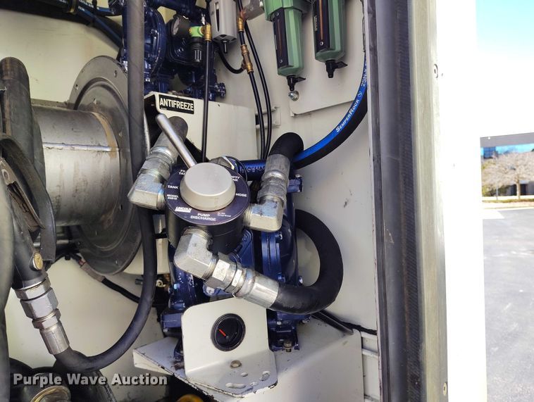 image for item DT0965 2007 Mack CTP713 fuel / lube truck