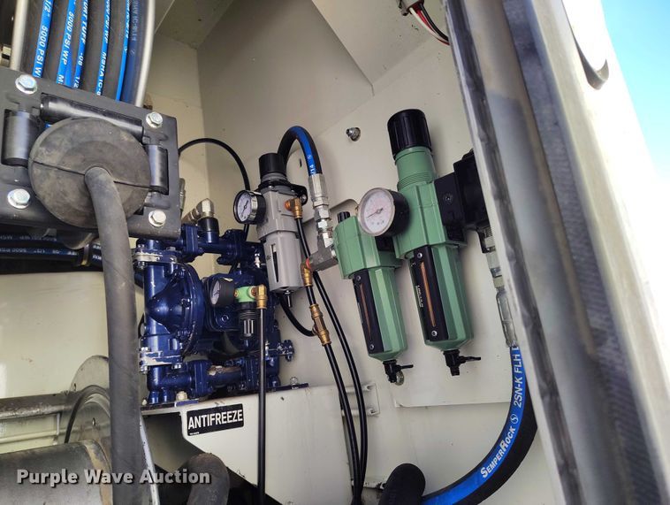 image for item DT0965 2007 Mack CTP713 fuel / lube truck