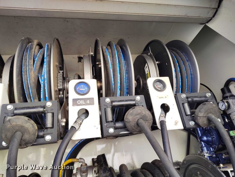 image for item DT0965 2007 Mack CTP713 fuel / lube truck