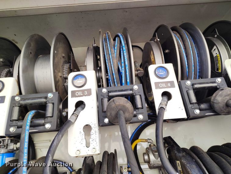 image for item DT0965 2007 Mack CTP713 fuel / lube truck