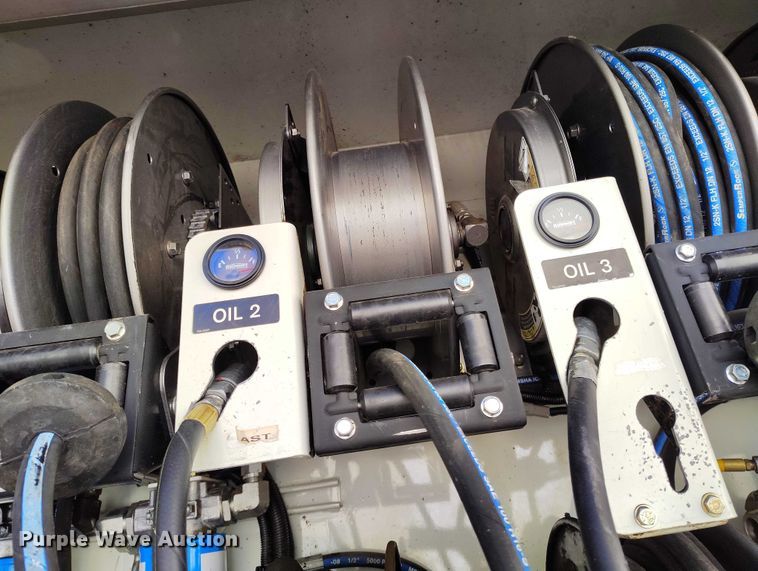 image for item DT0965 2007 Mack CTP713 fuel / lube truck