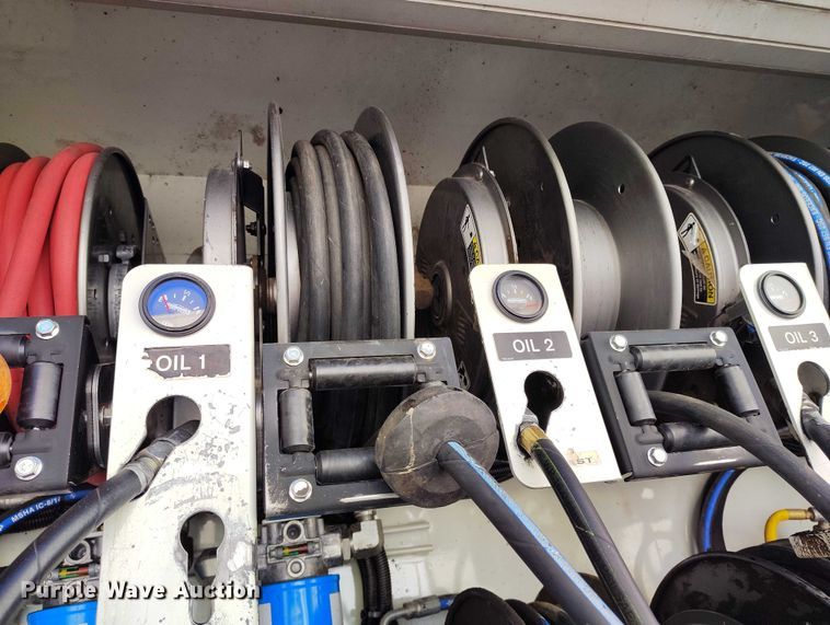 image for item DT0965 2007 Mack CTP713 fuel / lube truck