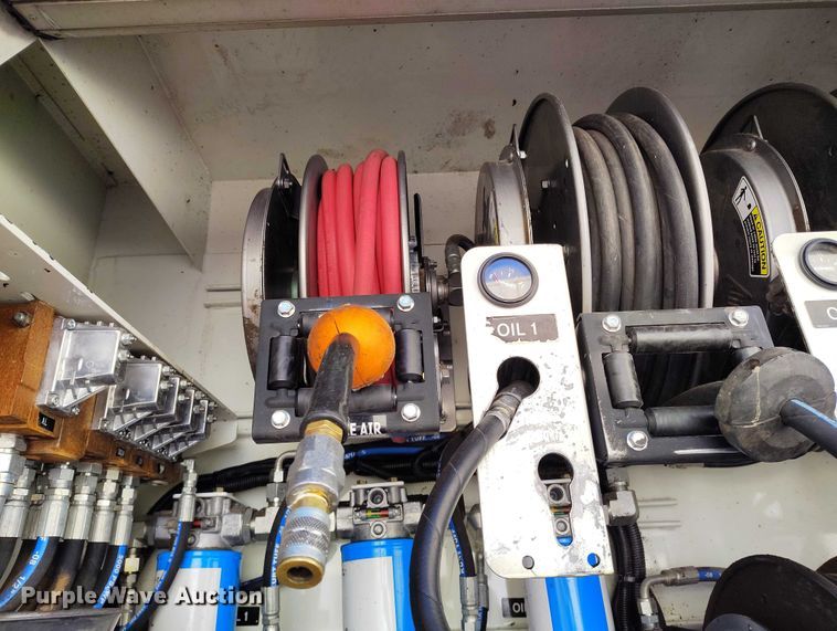 image for item DT0965 2007 Mack CTP713 fuel / lube truck