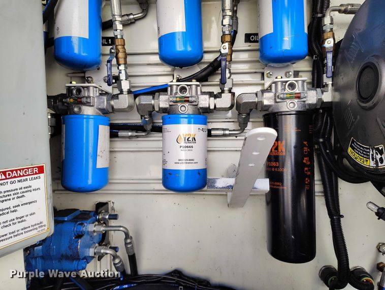 image for item DT0965 2007 Mack CTP713 fuel / lube truck