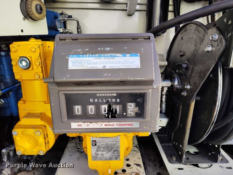 image for item DT0965 2007 Mack CTP713 fuel / lube truck