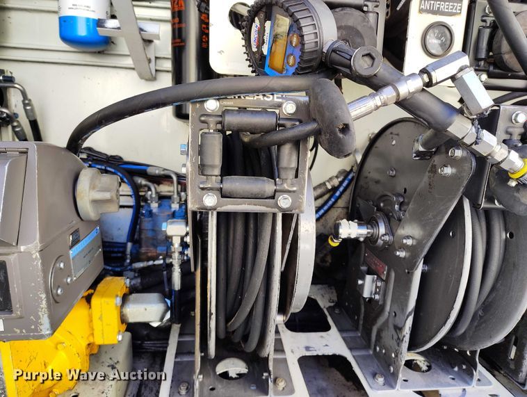 image for item DT0965 2007 Mack CTP713 fuel / lube truck