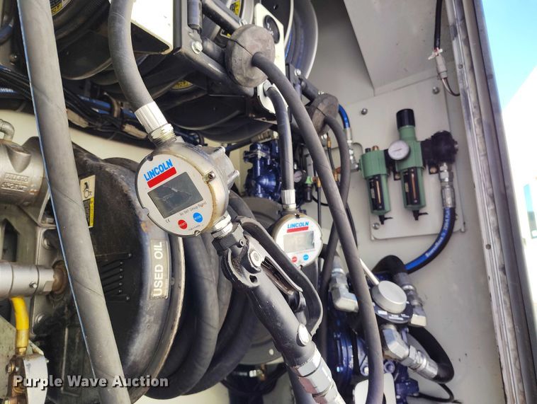 image for item DT0965 2007 Mack CTP713 fuel / lube truck