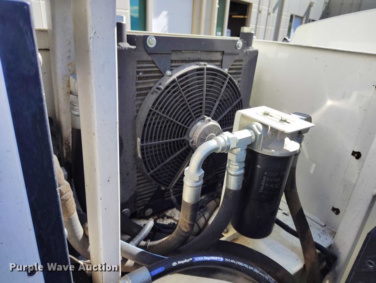 image for item DT0965 2007 Mack CTP713 fuel / lube truck