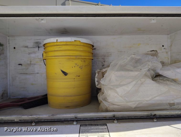 image for item DT0965 2007 Mack CTP713 fuel / lube truck