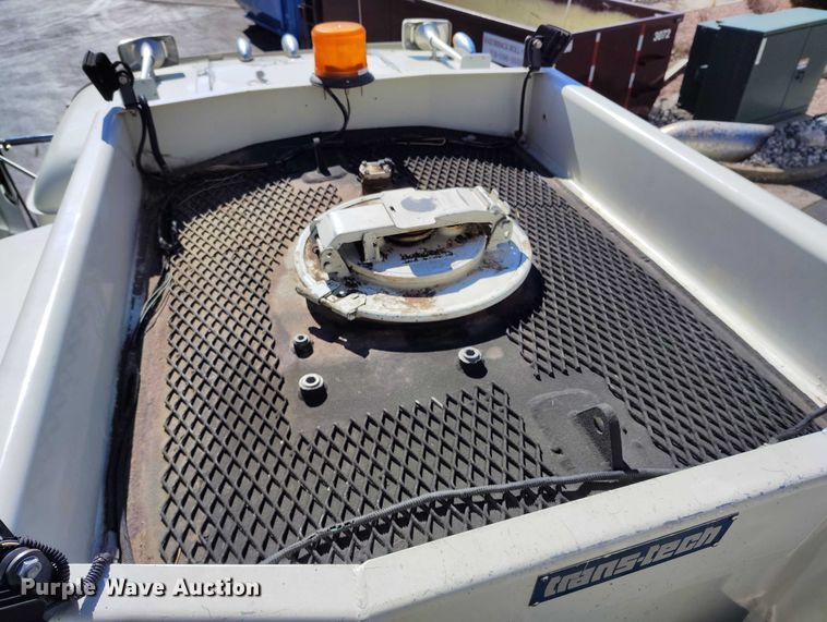 image for item DT0965 2007 Mack CTP713 fuel / lube truck