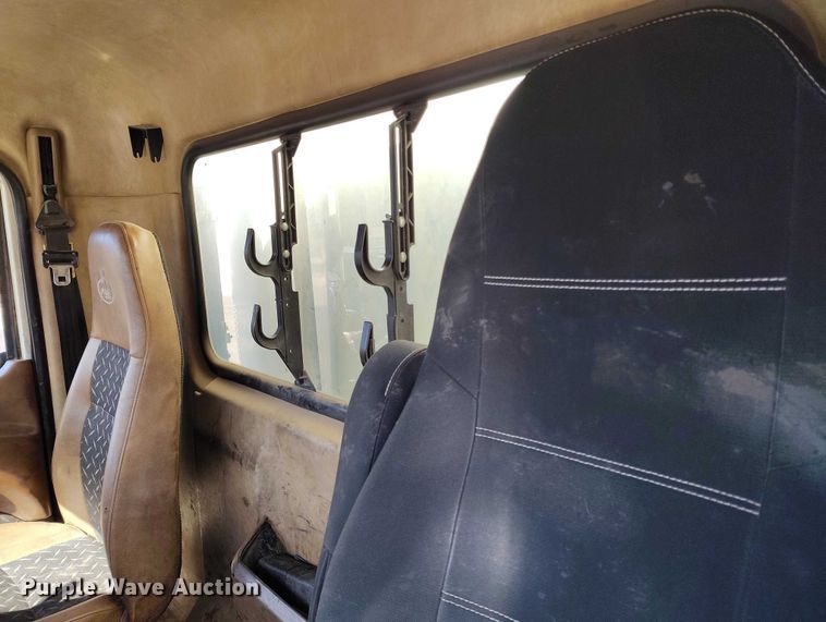 image for item DT0965 2007 Mack CTP713 fuel / lube truck