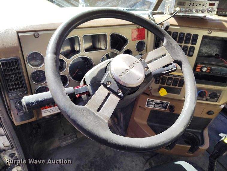 image for item DT0965 2007 Mack CTP713 fuel / lube truck