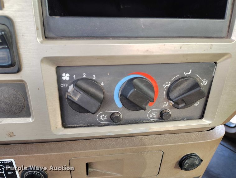 image for item DT0965 2007 Mack CTP713 fuel / lube truck