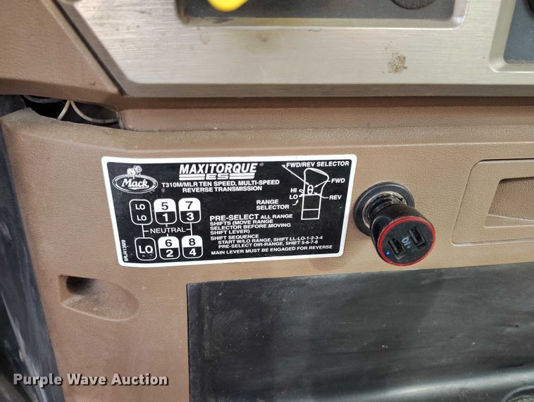 image for item DT0965 2007 Mack CTP713 fuel / lube truck