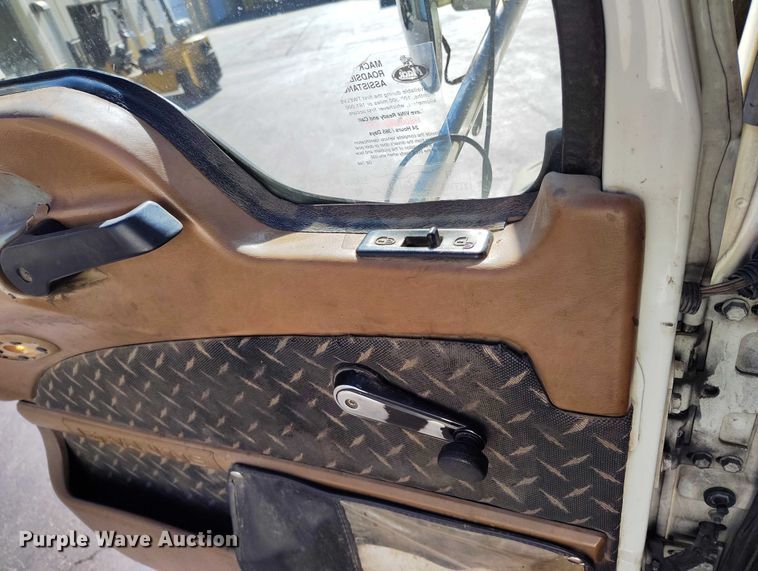 image for item DT0965 2007 Mack CTP713 fuel / lube truck