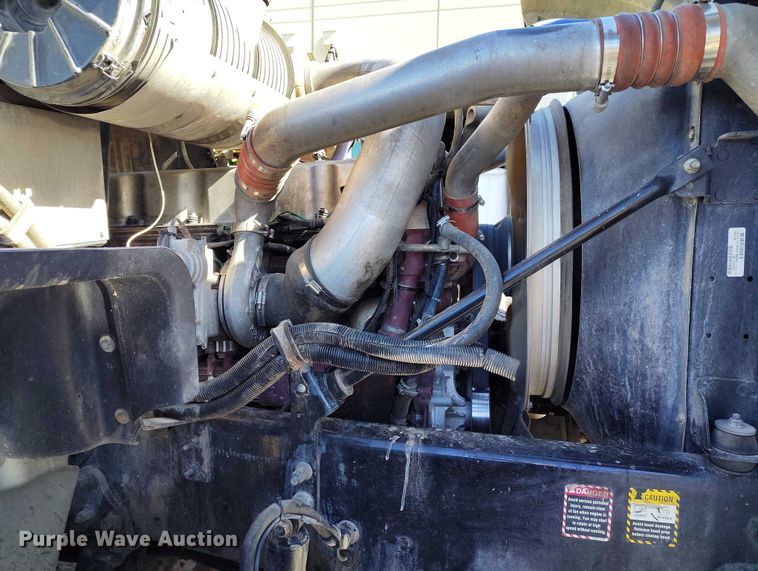 image for item DT0965 2007 Mack CTP713 fuel / lube truck