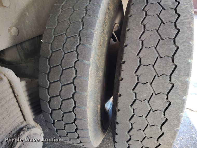 image for item DT0965 2007 Mack CTP713 fuel / lube truck