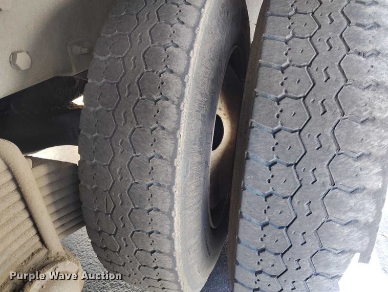 image for item DT0965 2007 Mack CTP713 fuel / lube truck