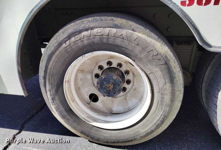 image for item DT0965 2007 Mack CTP713 fuel / lube truck