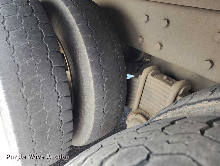 image for item DT0965 2007 Mack CTP713 fuel / lube truck