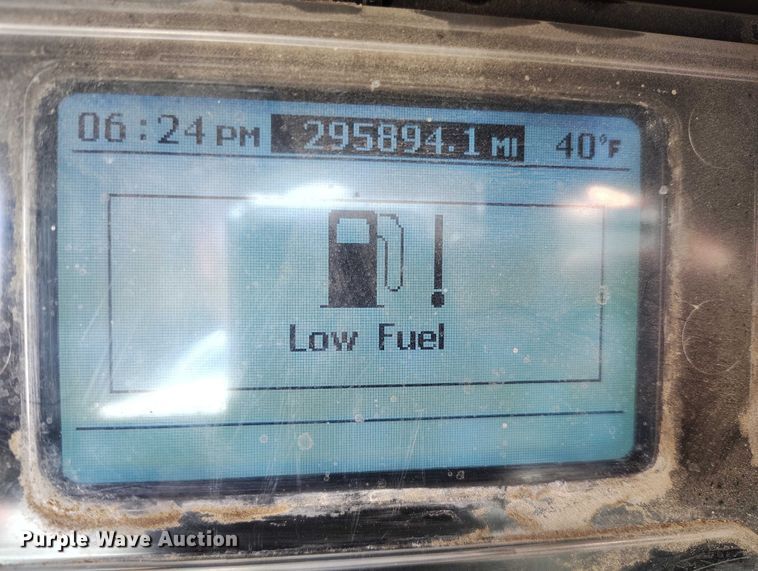image for item DT0965 2007 Mack CTP713 fuel / lube truck