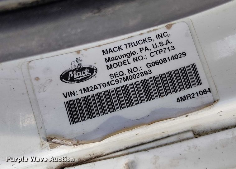 image for item DT0965 2007 Mack CTP713 fuel / lube truck