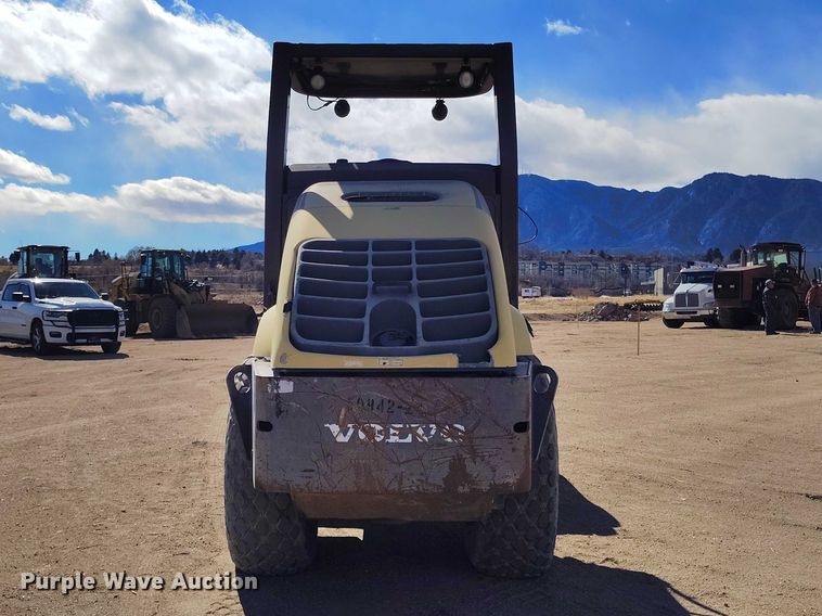 image for item DT0968 2012 Volvo SD70D single drum vibratory roller