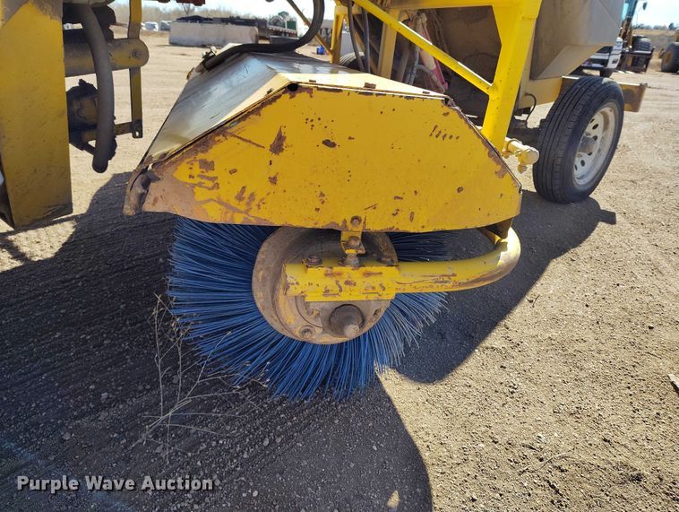 image for item DT0970 Superior DT80-CT broom