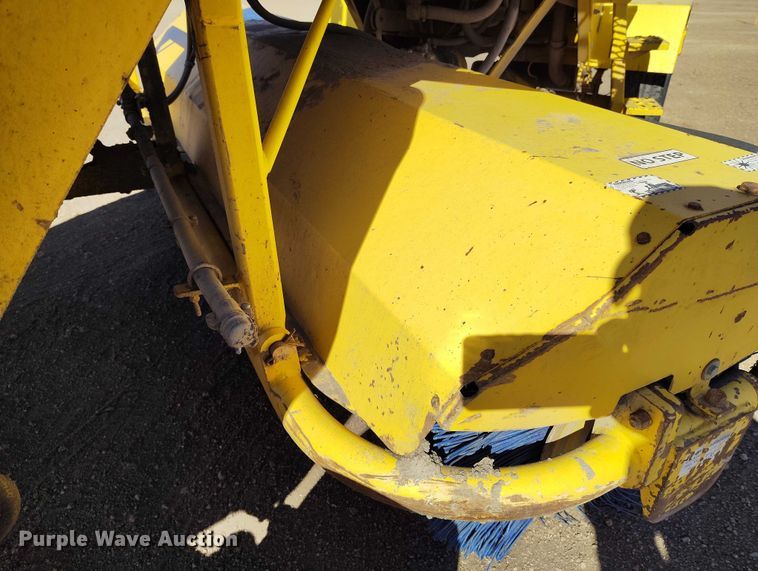 image for item DT0970 Superior DT80-CT broom