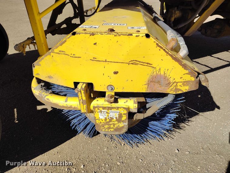 image for item DT0970 Superior DT80-CT broom