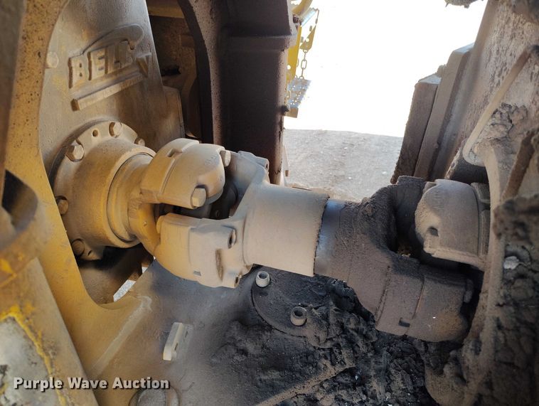 image for item DT0972 2003 John Deere 250D Series II water wagon