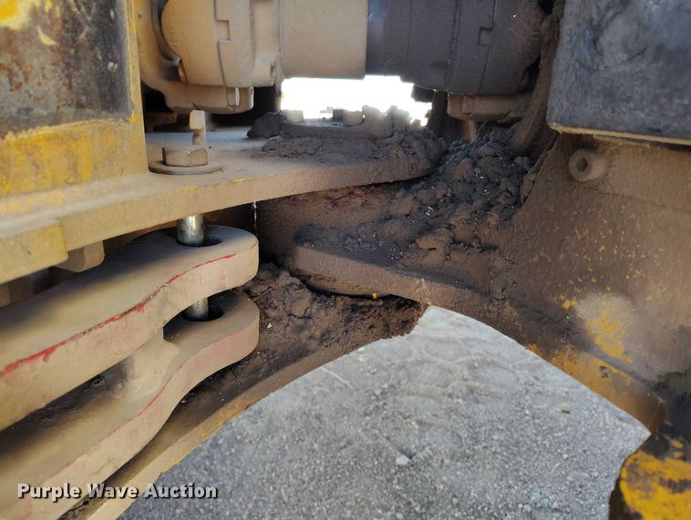 image for item DT0972 2003 John Deere 250D Series II water wagon