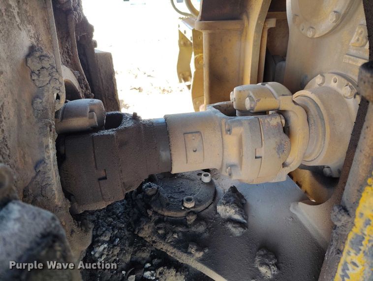 image for item DT0972 2003 John Deere 250D Series II water wagon