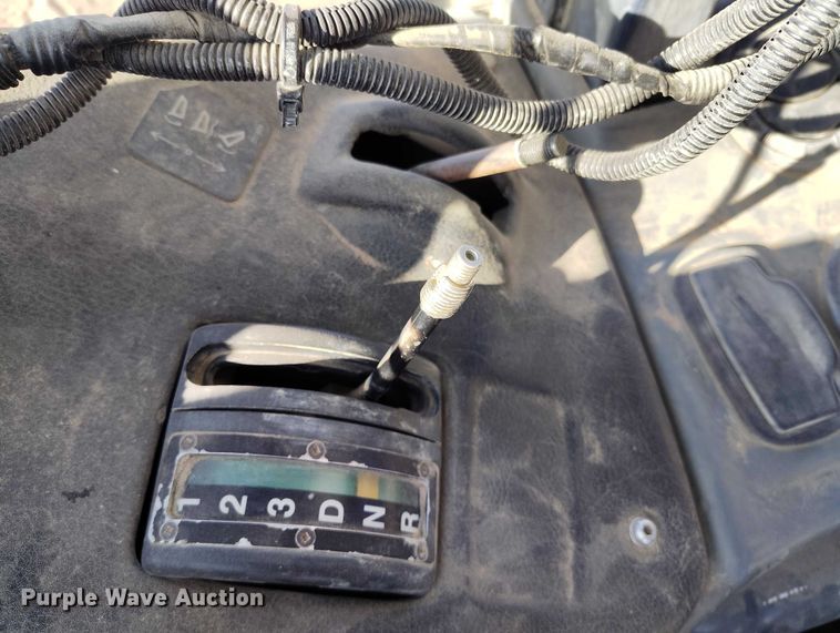 image for item DT0972 2003 John Deere 250D Series II water wagon